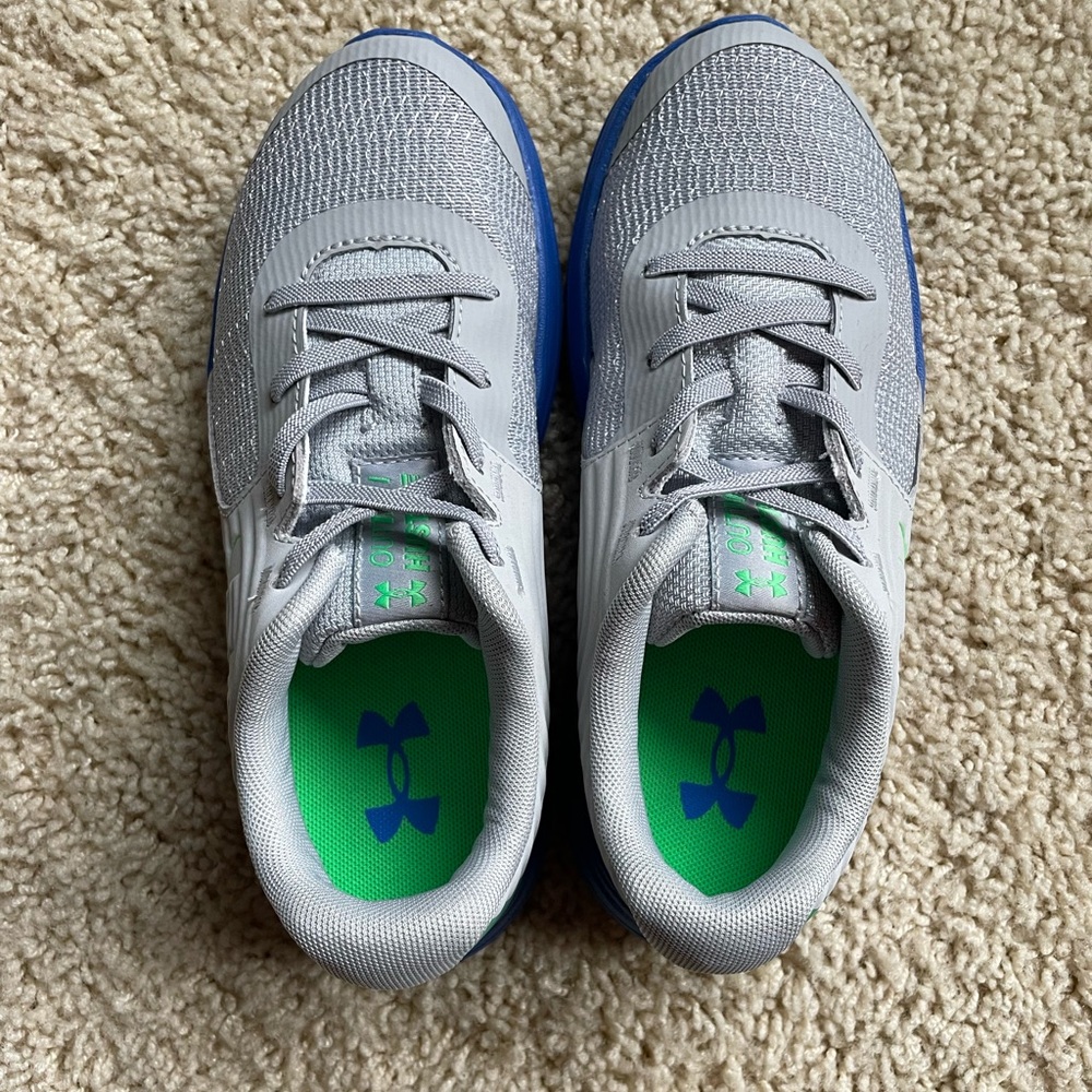 Boys Under Armour Shoes, size 1Y
